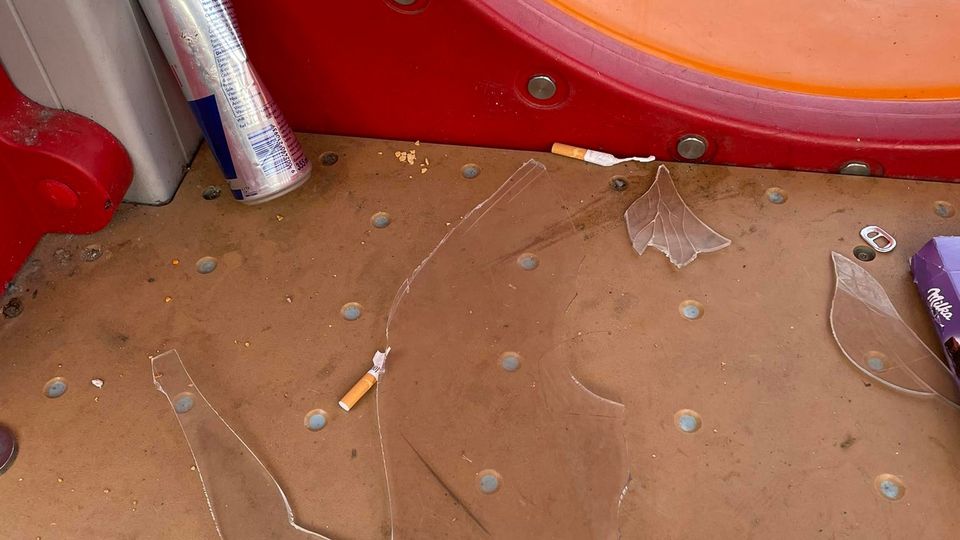 Vandali giovani ai parchetti Gioco rotti e spinelli ovunque Vandali giovani ai parchetti Gioco rotti e spinelli ovunque