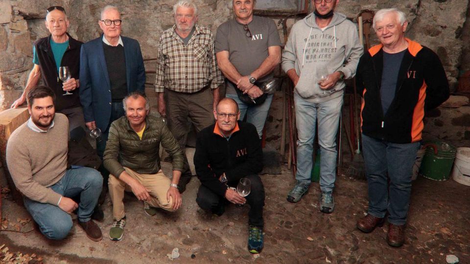 Due teste di drago donate dagli intagliatori Due teste di drago donate dagli intagliatori