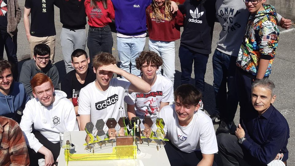 Un collettore solare in laboratorio Il progetto dei ragazzi del Mattei Un collettore solare in laboratorio Il progetto dei ragazzi del Mattei