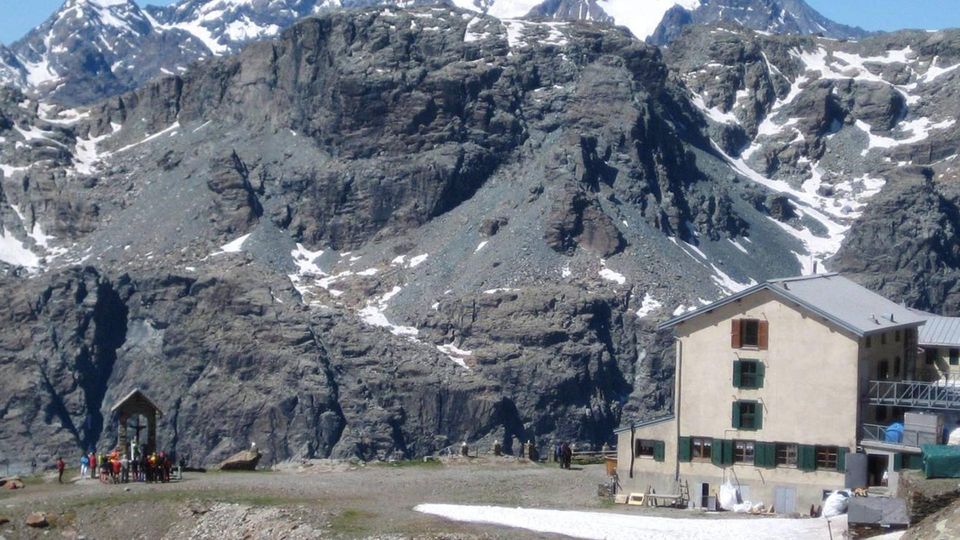 Escursionista grave dopo la caduta Milanesi salvati nella bufera di neve Escursionista grave dopo la caduta Milanesi salvati nella bufera di neve