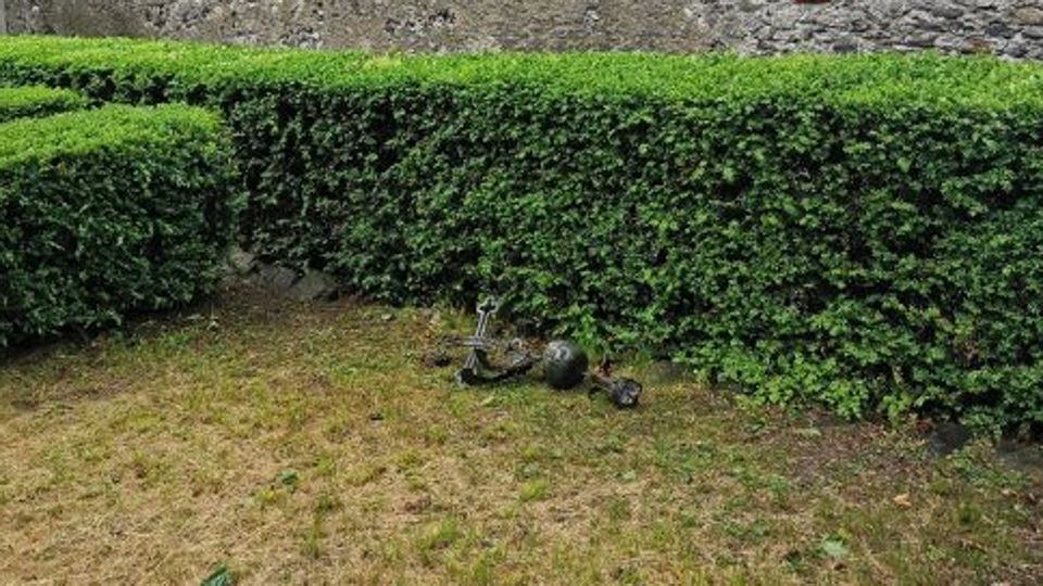 Violento temporale a Grosio. Cade la croce dal campanile. Violento temporale a Grosio. Cade la croce dal campanile.