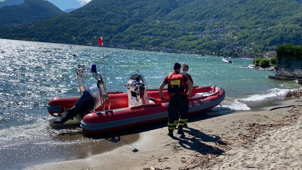 Gravedona, tragedia nel lago Turista francese si tuffa e muore Gravedona, tragedia nel lago Turista francese si tuffa e muore