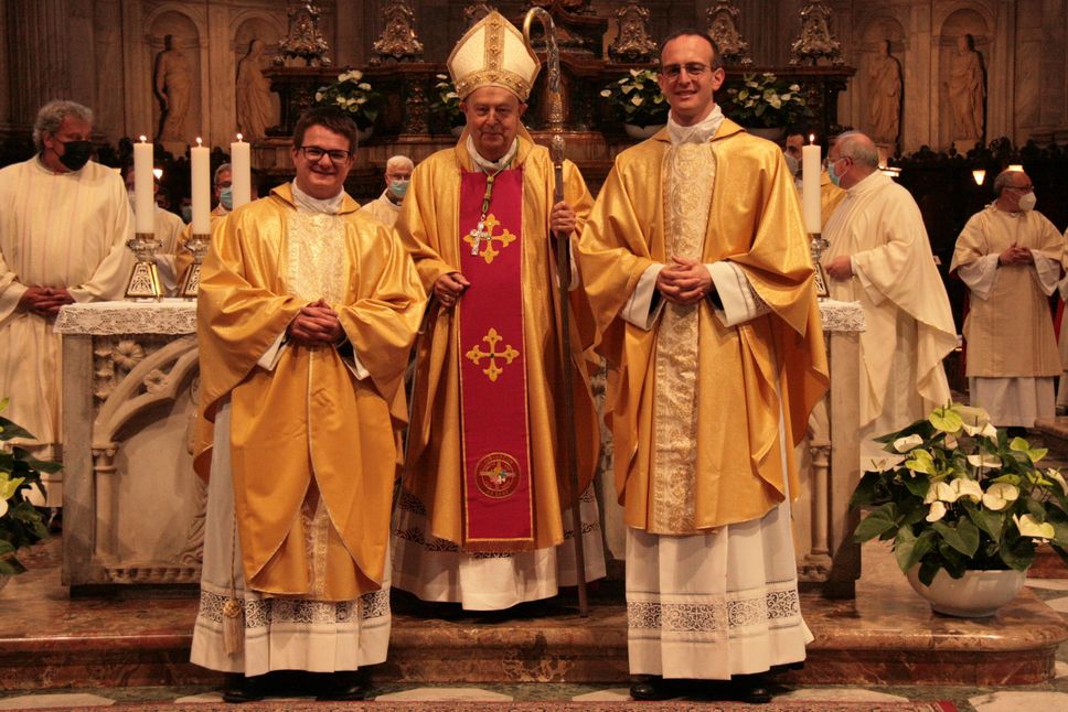 Sabato 11 giugno 2022, nella cattedrale di Como, il vescovo Oscar Cantoni ordina preti don Jacopo Compagnoni di Madonna dei Monti, in Valfurva, e don Davide Corti di Parè di Colverde Sabato 11 giugno 2022, nella cattedrale di Como, il vescovo Oscar Cantoni ordina preti don Jacopo Compagnoni di Madonna dei Monti, in Valfurva, e don Davide Corti di Parè di Colverde