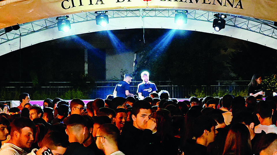 Festa e tanta allegria La Notte Bianca è partita con il botto Festa e tanta allegria La Notte Bianca è partita con il botto