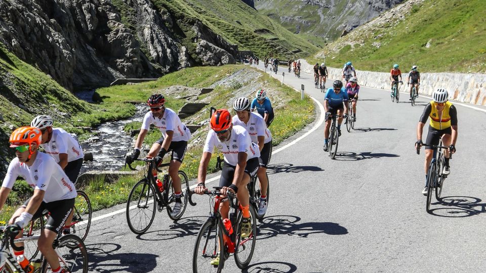 Stelvio preso d’assalto. Più di 2.600 persone sulle storiche salite Stelvio preso d’assalto. Più di 2.600 persone sulle storiche salite