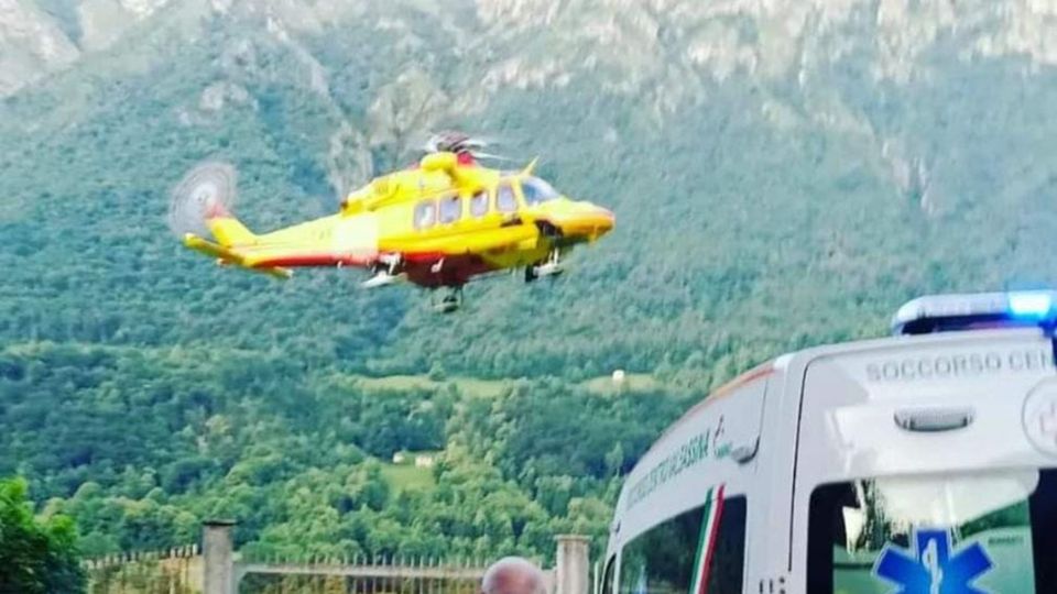A gattoni sul balcone cade di sotto, bimba in ospedale ma sta bene A gattoni sul balcone cade di sotto, bimba in ospedale ma sta bene