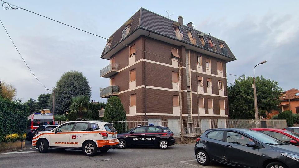 DONNA UCCISA A COLTELLATE. Cadorago, fermato il compagno DONNA UCCISA A COLTELLATE. Cadorago, fermato il compagno