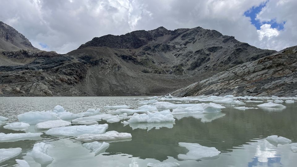 Il ghiacciaio Fellaria si scioglie, al suo posto un lago enorme Il ghiacciaio Fellaria si scioglie, al suo posto un lago enorme