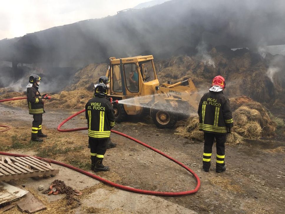 Cosio incendio stalla Cosio incendio stalla