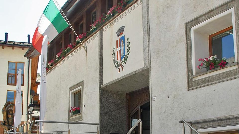 Inchiesta sui rifiuti a Livigno. Il sindaco Galli: «Io estraneo, chiarirò tutto» Inchiesta sui rifiuti a Livigno. Il sindaco Galli: «Io estraneo, chiarirò tutto»