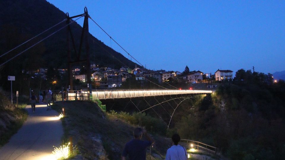 Passerella sulle Cassandre, inaugurata l’illuminazione Passerella sulle Cassandre, inaugurata l’illuminazione