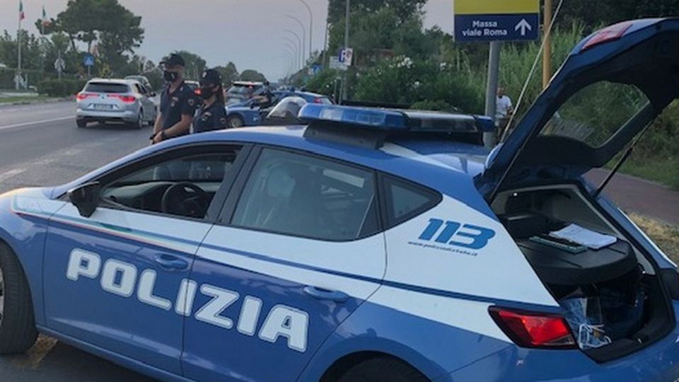 Manganello, lama e frangivetri in auto, denunciati per attrezzatura sospetta Manganello, lama e frangivetri in auto, denunciati per attrezzatura sospetta