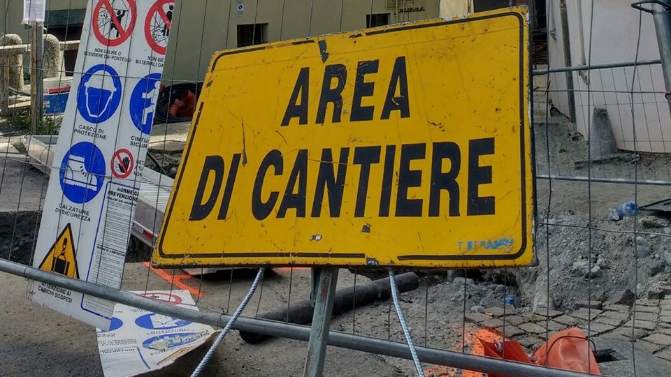 Via dei palazzi, lavori complessi E serve pazienza Via dei palazzi, lavori complessi E serve pazienza