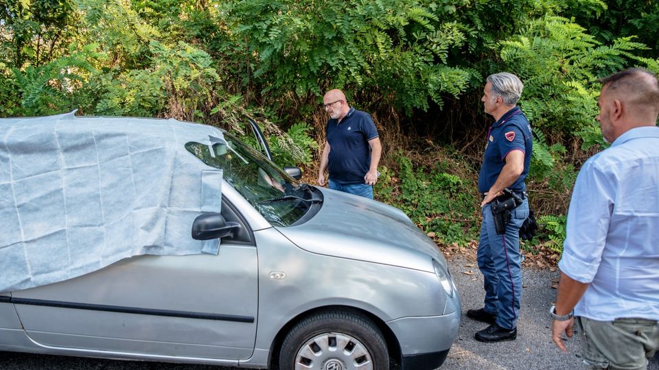 Uomo sgozzato nell’auto: terrore in via Giussani. Il ritrovamento, l’allarme e la ricostruzione Uomo sgozzato nell’auto: terrore in via Giussani. Il ritrovamento, l’allarme e la ricostruzione