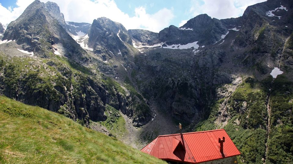 Scarica di sassi su un’escursionista, a Piateda, paura a 2.800 metri di quota Scarica di sassi su un’escursionista, a Piateda, paura a 2.800 metri di quota