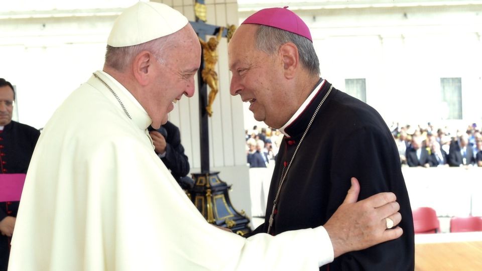 Il papa delle periferie rinnova il conclave Il papa delle periferie rinnova il conclave