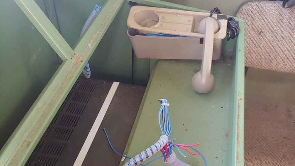 Manomessa la seggiovia San Colombano. Tagliati i cavi elettrici, sparite le chiavi Manomessa la seggiovia San Colombano. Tagliati i cavi elettrici, sparite le chiavi