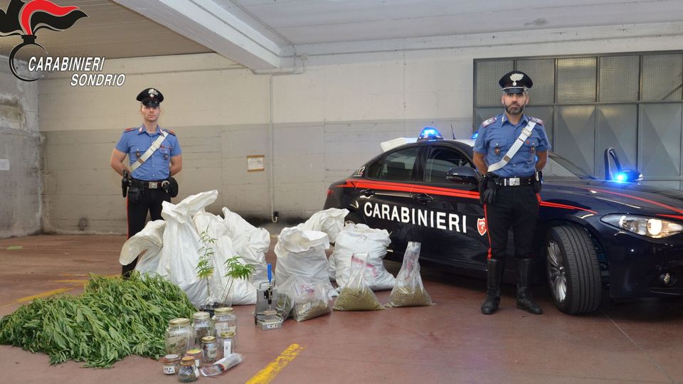 Aveva quasi 40 chili di droga, arrestato dai carabinieri Aveva quasi 40 chili di droga, arrestato dai carabinieri