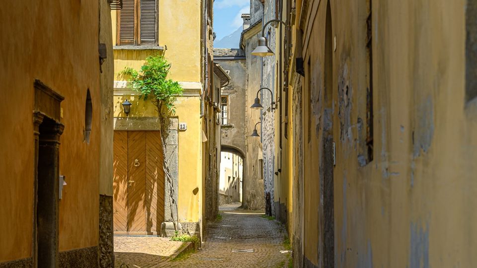 I palazzi di Tirano con occhi iraniani I palazzi di Tirano con occhi iraniani