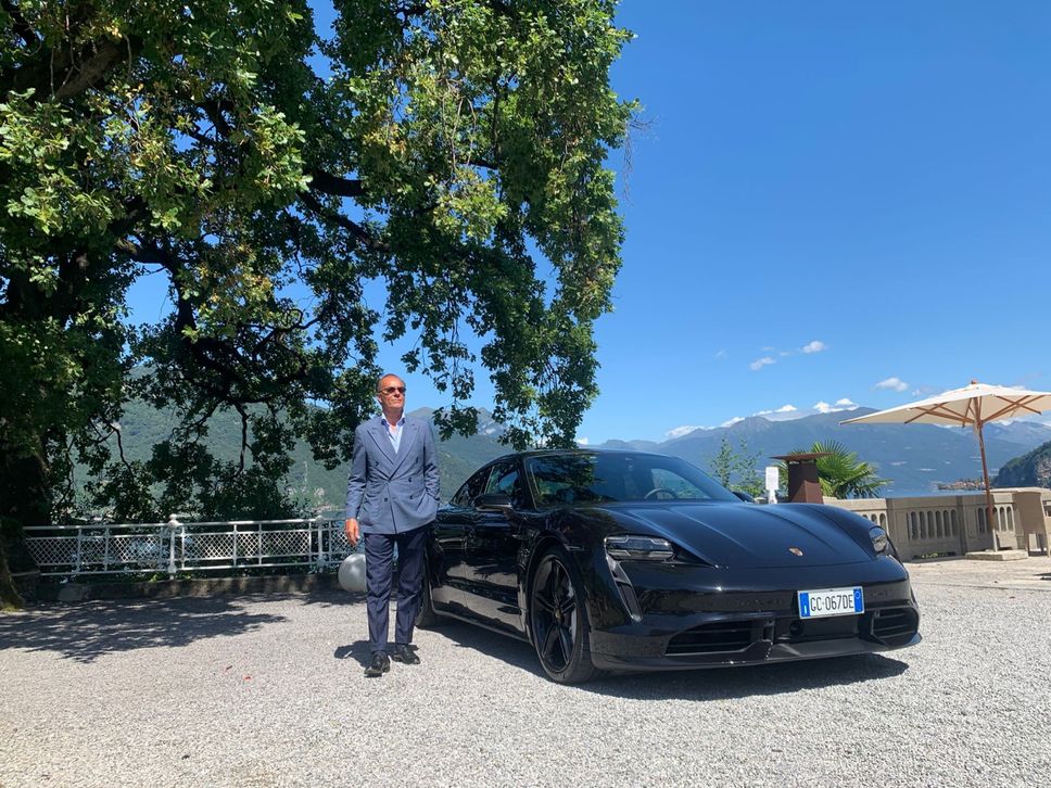 Renato Tentori a Villa Lario Resort Mandello con Taycan Renato Tentori a Villa Lario Resort Mandello con Taycan