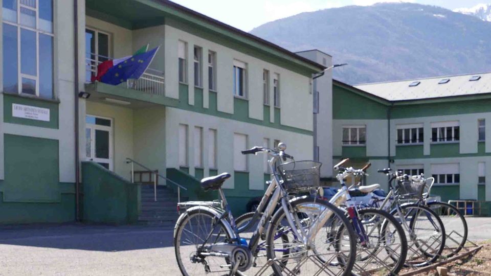 Lotta allo spaccio fuori dalle scuole. Verranno installate cinque telecamere Lotta allo spaccio fuori dalle scuole. Verranno installate cinque telecamere