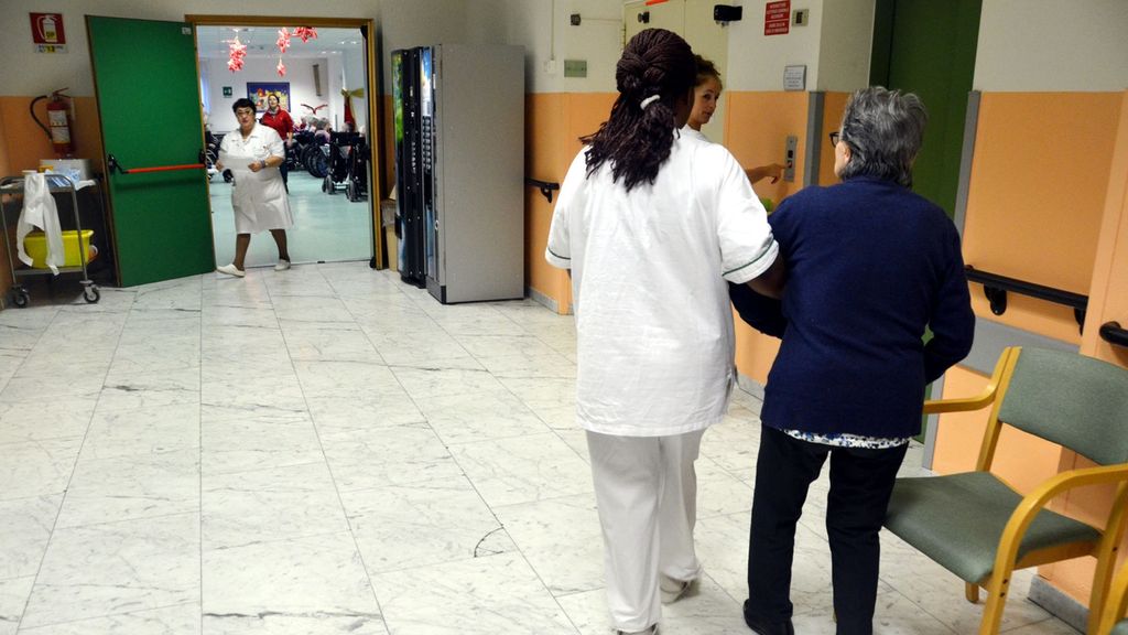 Mancano gli ausiliari nelle case di riposo: corsi di formazione a costo zero Mancano gli ausiliari nelle case di riposo: corsi di formazione a costo zero