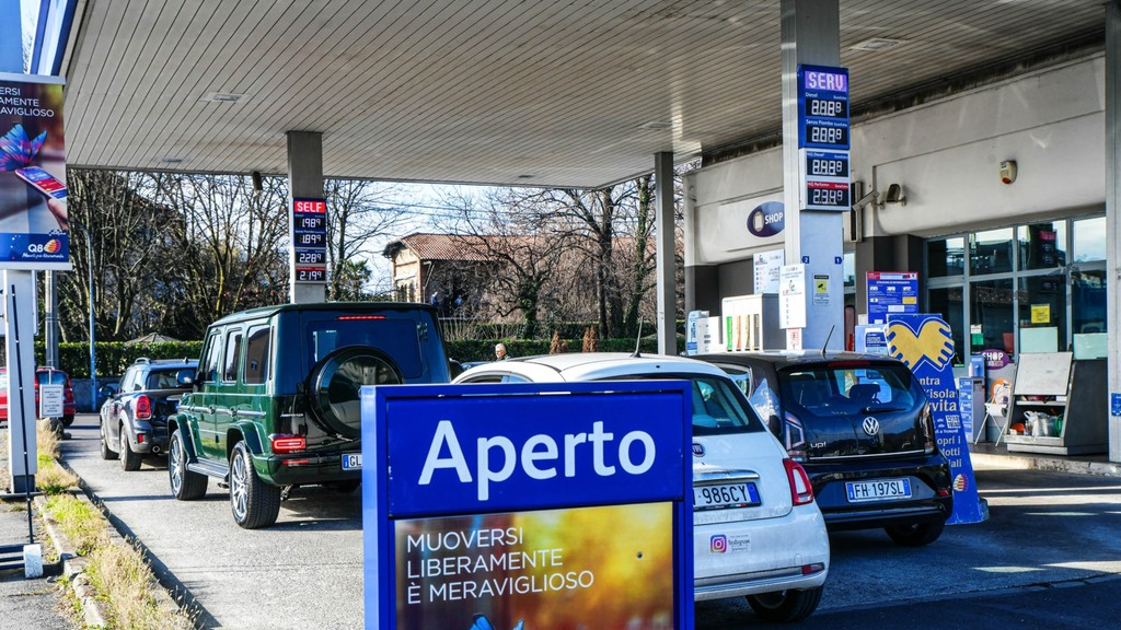 Benzina, salta il secondo giorno di sciopero. Distributori aperti già da stasera Benzina, salta il secondo giorno di sciopero. Distributori aperti già da stasera